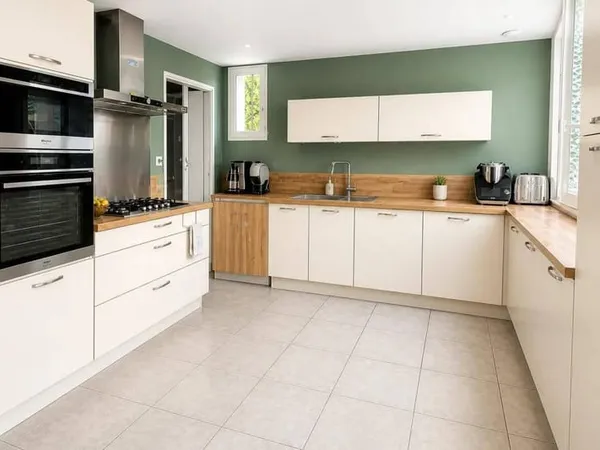 Maison 10 pièces 214 m²