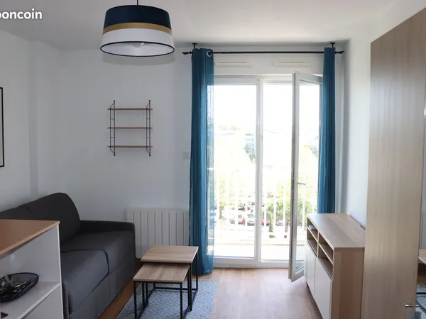 Studio meublé 23 m2, balcon, parking