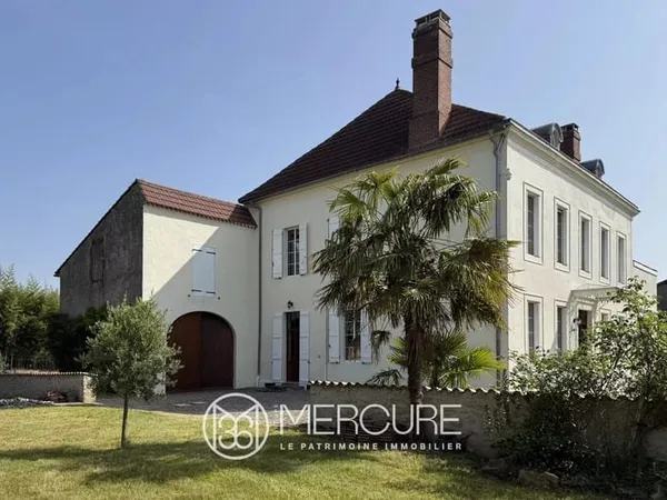 TRÈS BELLE MAISON BOURGEOISE EN VILLE