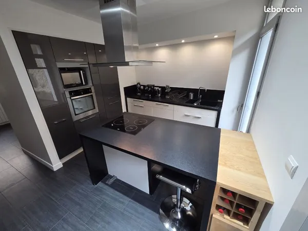 📍 Maison rare de 107 m² DPE C - Centre-ville - Cour sans vis-à-vis, garage & cave voûtée