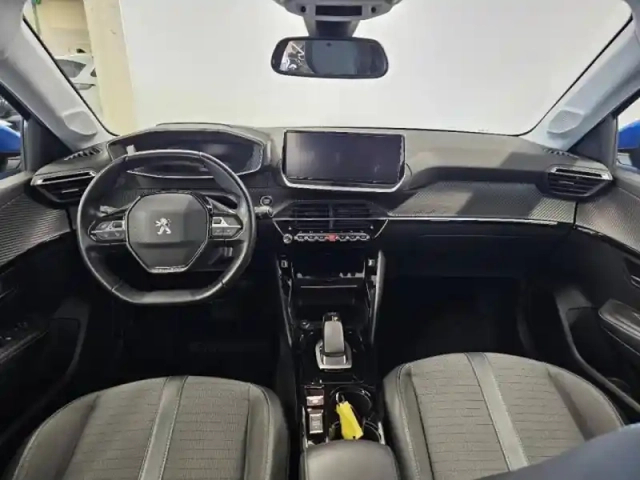 Peugeot 208 e- 136ch active — photo 12