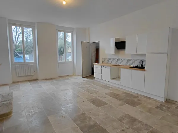 APPARTEMENT T3 RENOVE AVEC JARDIN D'ENVIRON 100 m² ET ANNEXE A RENOVER SUR TERRAIN DE 300 m²ET PLACE