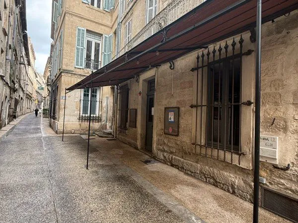 Local professionnel restaurant rue bancasse