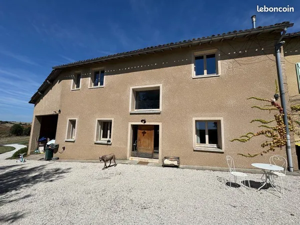 ✨ À vendre - Grande maison familiale avec piscine, dépendances et terrain d'environ 2 700 m² ✨