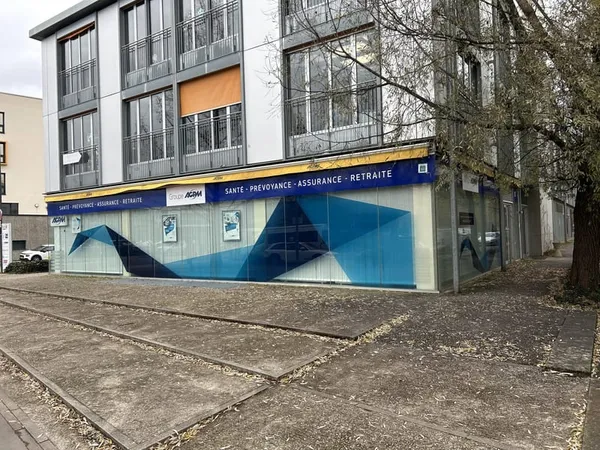 LOCAL COMMERCIAL D'ANGLE 179 M2 BUREAUX / ACTIVITÉS PROFES