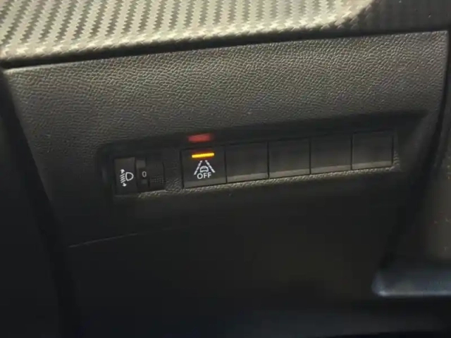 Peugeot 2008 1.2 puretech 100ch s&amp;s allure — photo 11