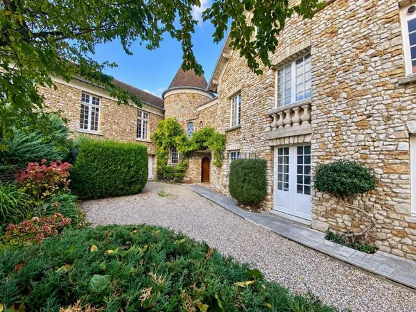Maison 7 pièces 250 m²