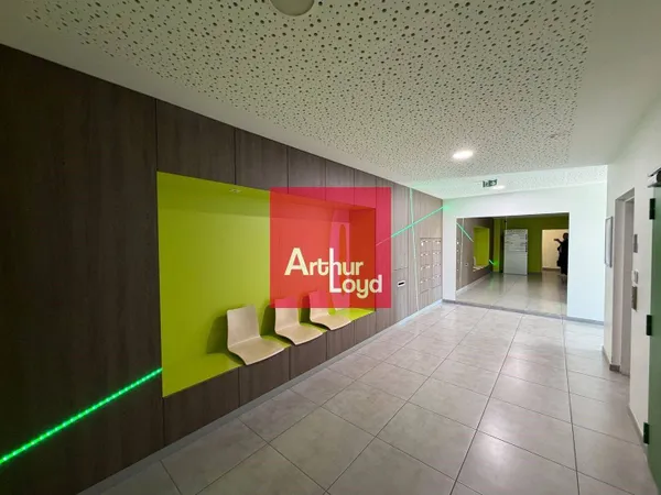 Bureau 700 m²