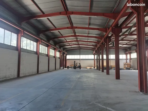 BUREAUX 1462 m² CLUSES