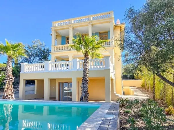 Villa Belle Époque à vendre avec vue mer et piscine à pied du centre-ville de Saint-Raphaël
