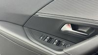 Peugeot 2008 1.2 PureTech 130ch S&S GT — photo 16