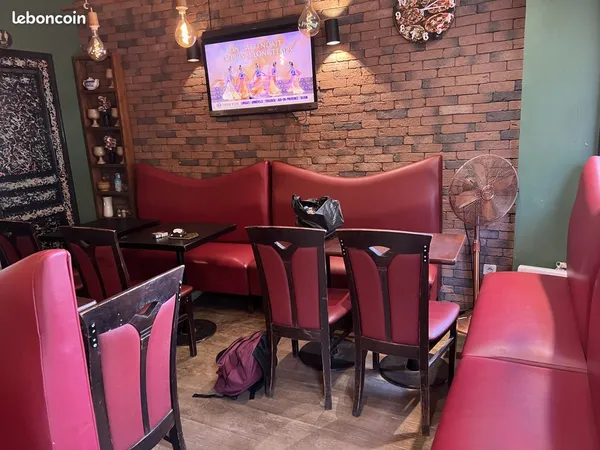 Petit restaurant cosy au centre de peris