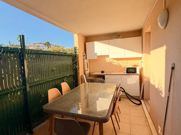 Studio meublé avec terrasse et parking