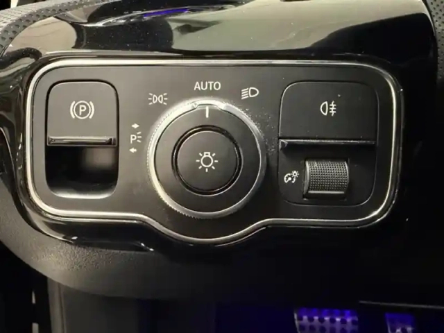Mercedes Classe A 200 d berline amg line — photo 16