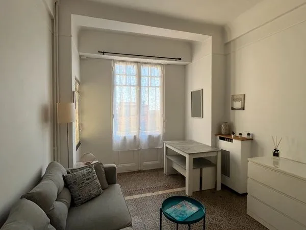 2 pièces meublé2 pièces meublée -36 m² - Nice Nord - 2 balcons - Vue jardin