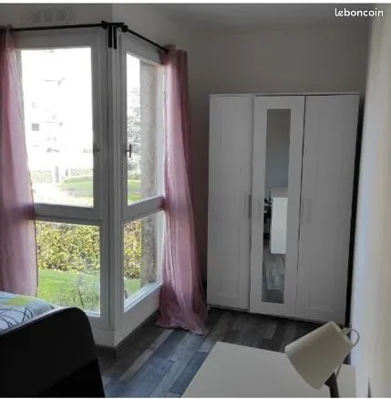 Chambre meublée disponible à Évry-Courcouronnes