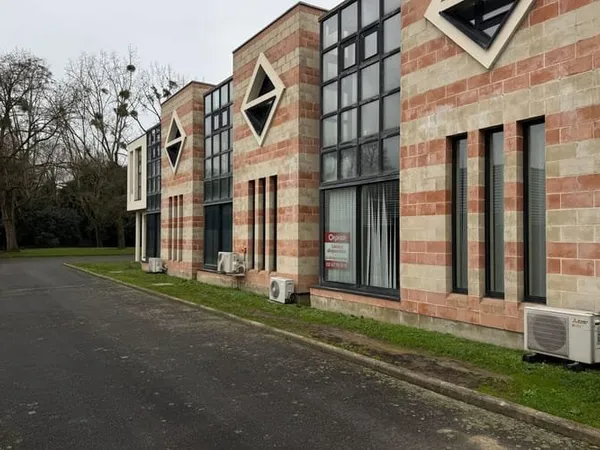 Local commercial 241 m²