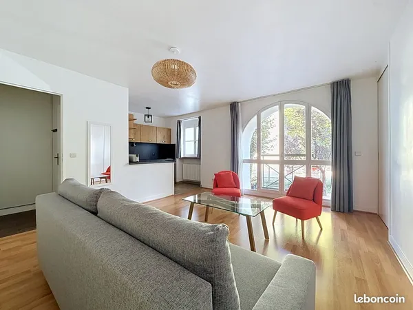 Appartement T2 avec ascenseur cave et parking