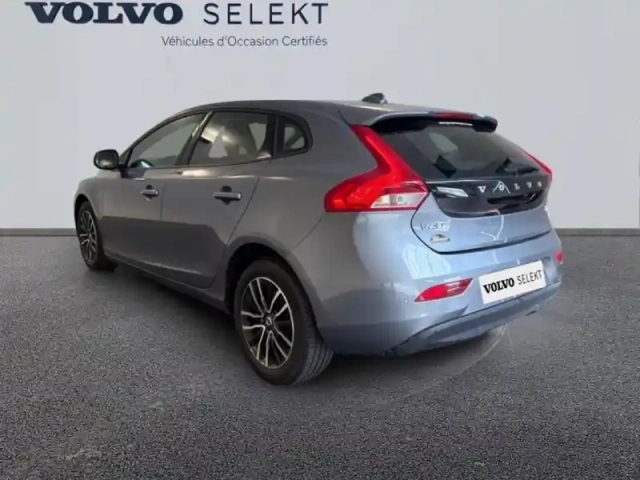 Volvo V40 t2 122ch momentum geartronic — photo 8