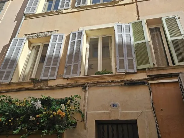 STUDIO 16 m2 idéal investisseur centre Aix.