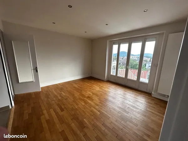 T4 lumineux 73 m² - Dernier étage - Cuisine rénovée - Cave, grenier et parking - Montrapon