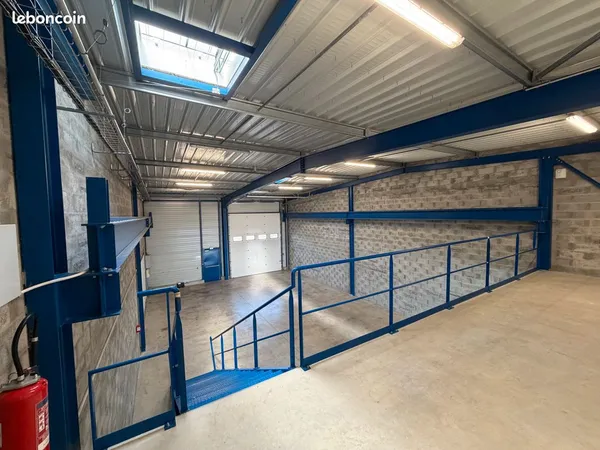 A louer bureaux/entrepots