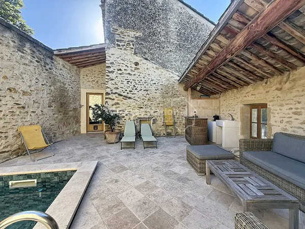 MAISON DE MAITRE AVEC PISCINE COEUR DE VILLAGE
