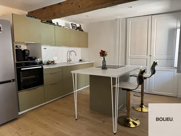 À Grenoble, appartement de 63m2 dernier étage en vente