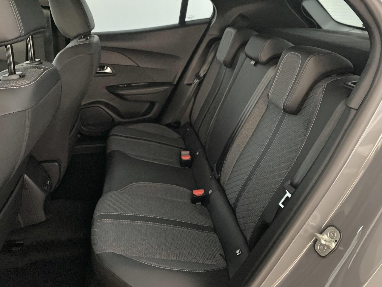 Peugeot 2008 hybrid 145 ch e-dcs6 allure — photo 10