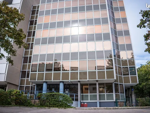 BUREAUX À LOUER SANS ENGAGEMENT - ESPACE RACINE VILLEURBANNE GRATTE-CIEL - PARKING & LOCATION DE SAL