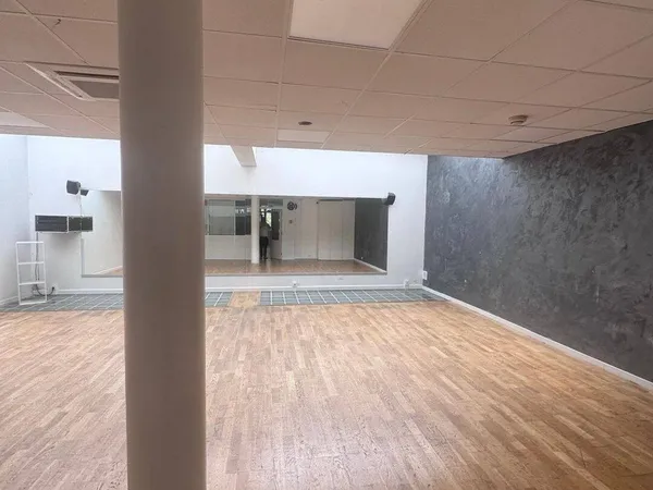 Local commercial 266 m²