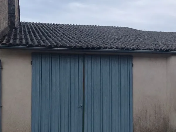 Local d’activité et entrepôt Location Genac-Bignac  70m² 130€