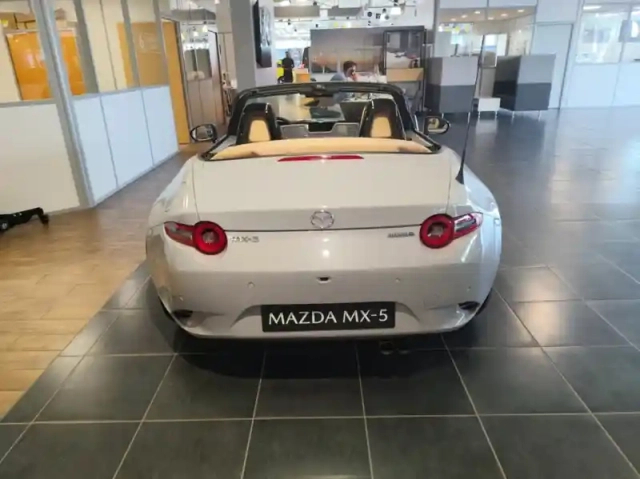Mazda Mx-5 1.5 skyactiv-g 132ch kazari — photo 25