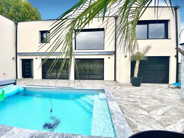 Maison 7 pièces 220 m²