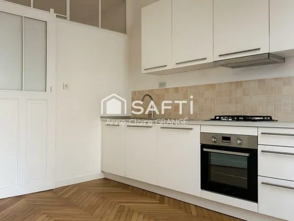 Maison de ville avec cave et courette ,idéal investisseur ou premier achat