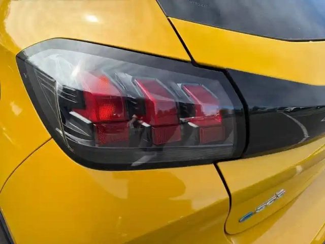 Peugeot 208 electrique 50 kwh 136ch — photo 17