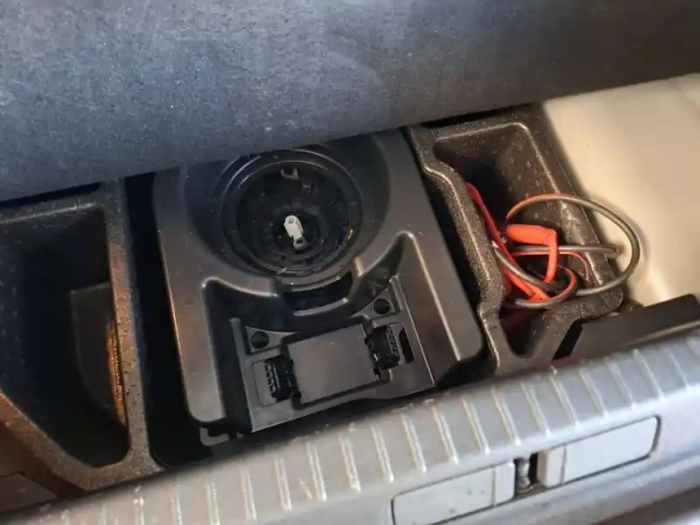 Peugeot 208 puretech 100 s&amp;s bvm6 — photo 3