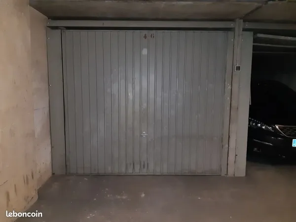 Garage Box Fermé - Rue Sergent Blandan Lyon 1°