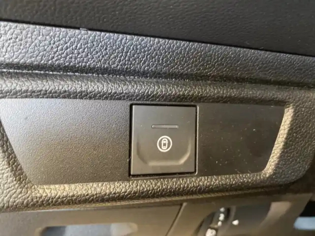 Dacia Sandero 1.0 tce 90ch journey — photo 49