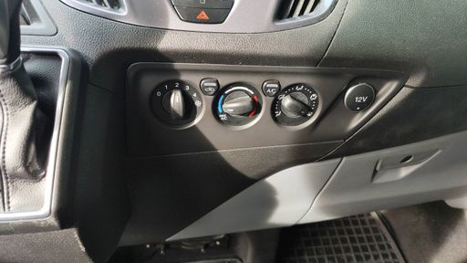 Ford Tourneo Custom 290 L1H1 2.0 TDCi 170ch - Sport – 2017 – 140597 km – Diesel – Boîte Automatique — photo 14