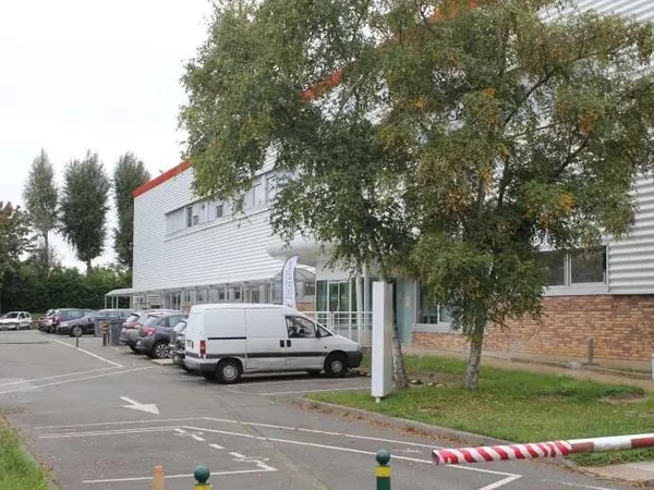 Local d’activité et entrepôt Vente Buc  7000m² 5700000€