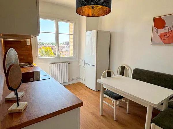 Appartement meublé de 64m² entièrement rénové - Place Wilson