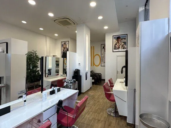 Local coiffure 57 m²