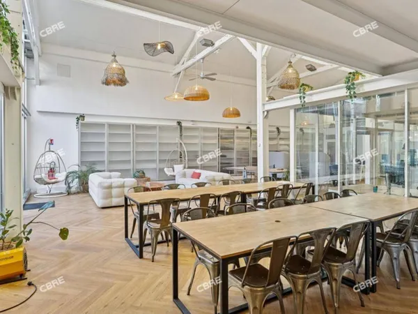 Bureau 663 m²
