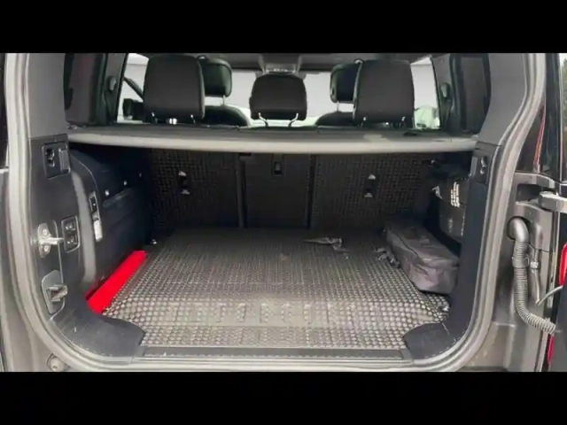 Land Rover Defender 110 2.0 p400e x-dynamic hse — photo 6
