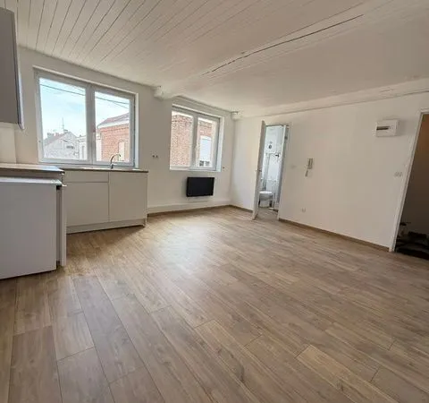Location Studio 25 m² - Plein centre-ville d'Hazebrouck - 1er étage