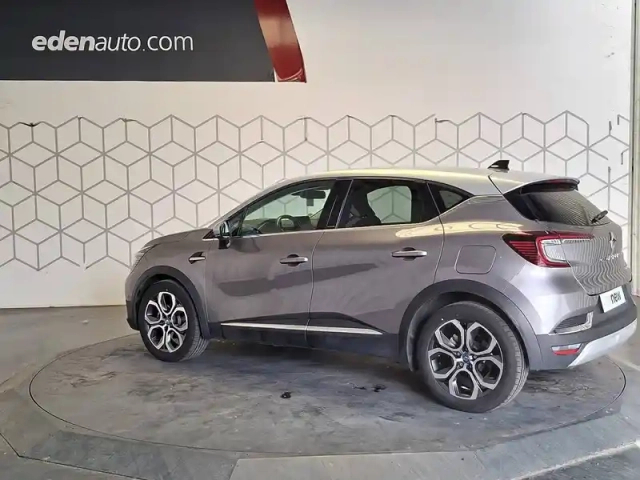 Renault Captur e-tech plug-in 160 - 21 — photo 12