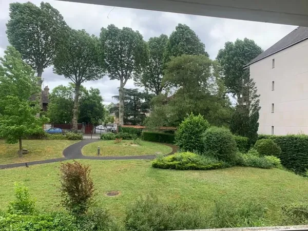Studio / 36m² / Fontainebleau - Avon (Ligne R)
