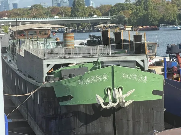 Péniche 8 pièces 170 m²