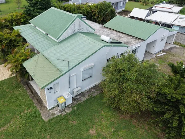 Propriété de 144 m² avec bungalow indépendant sur terrain clos